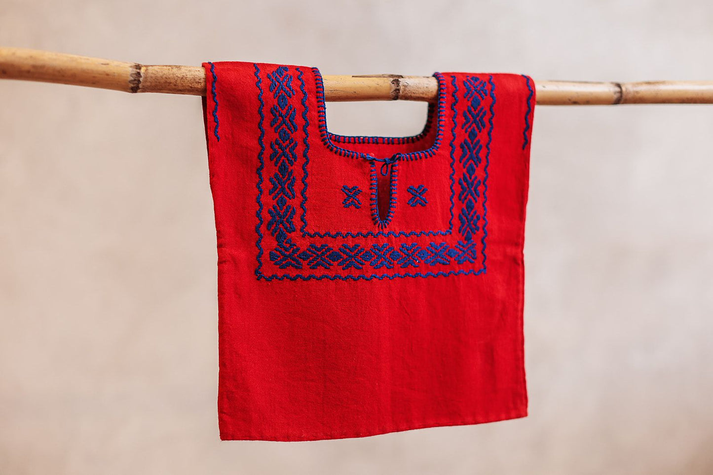 Blusa roja unisex para bebé