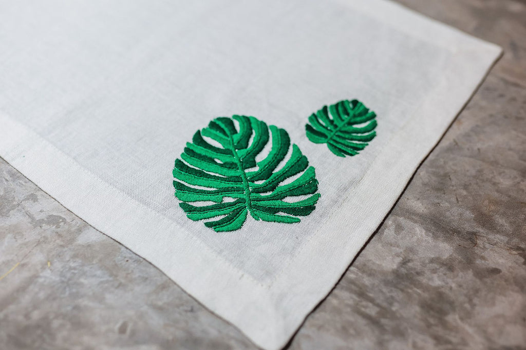 Set Para Cuatro De Conjunto De Servilleta Y Portavasos De Lino Con Bordado Ficus.