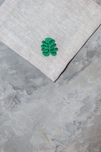 Set Para Cuatro De Conjunto De Servilleta Y Portavasos De Lino Con Bordado Ficus.