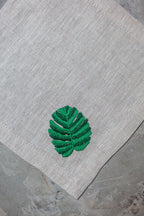 Set Para Cuatro De Conjunto De Servilleta Y Portavasos De Lino Con Bordado Ficus.