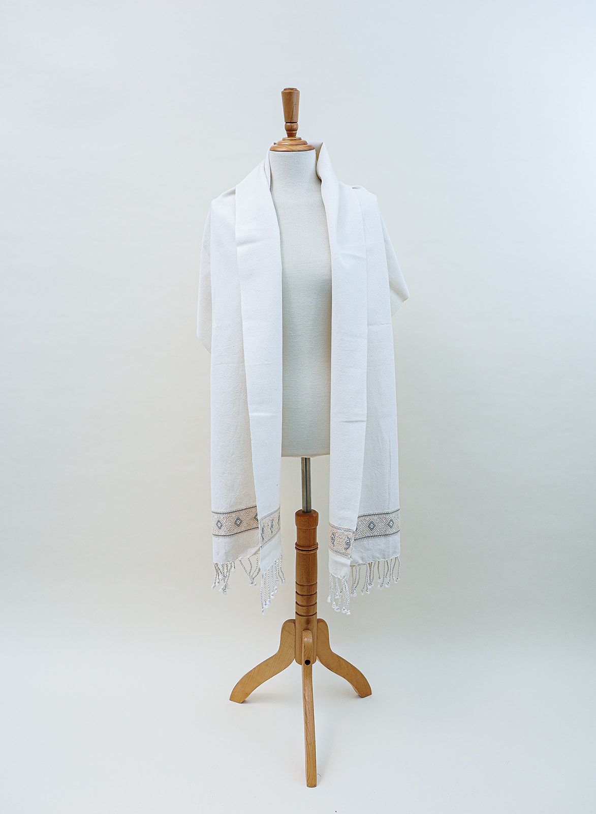 Rebozo En Blanco Con Cenefa Beige Y Gris