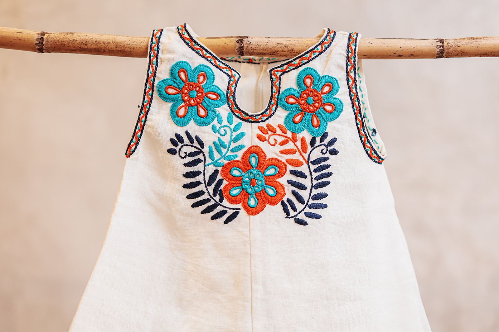 Vestido blanco para bebé.